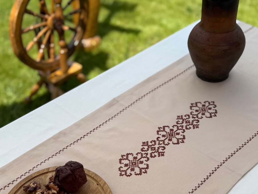Table runner made of water-repellent fabric 45x170 DUCK Beige with brown embroidery