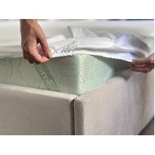 Mattress pad 90x200 Aqua-stop Polysatin with a border around the perimeter