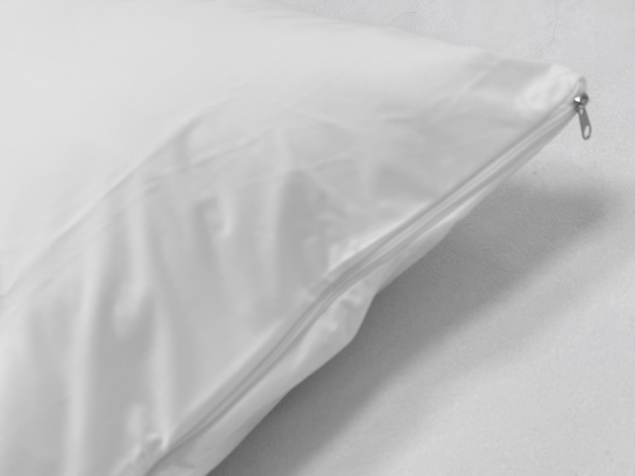 Pillowcase 70x70 Aqua-stop Polysatin with zipper