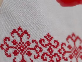 Table runner made of water-repellent fabric 45x170 DUCK Gray with red embroidery