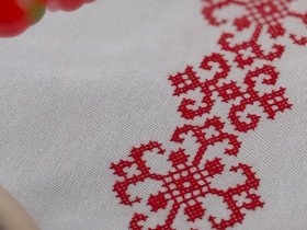 Table runner made of water-repellent fabric 45x170 DUCK Gray with red embroidery